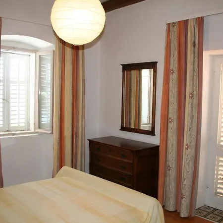 Family Desin Molunat